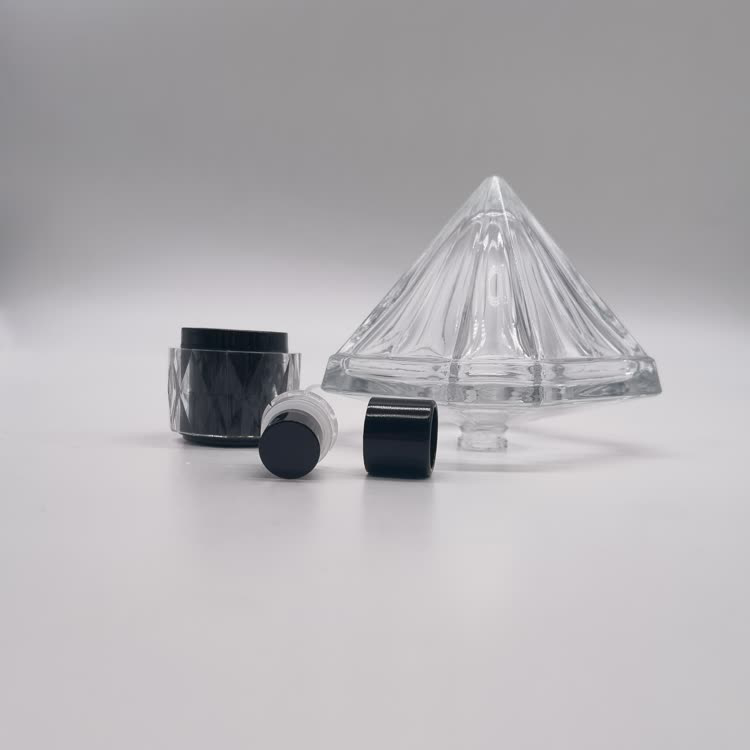 perfume bottle2913.jpg