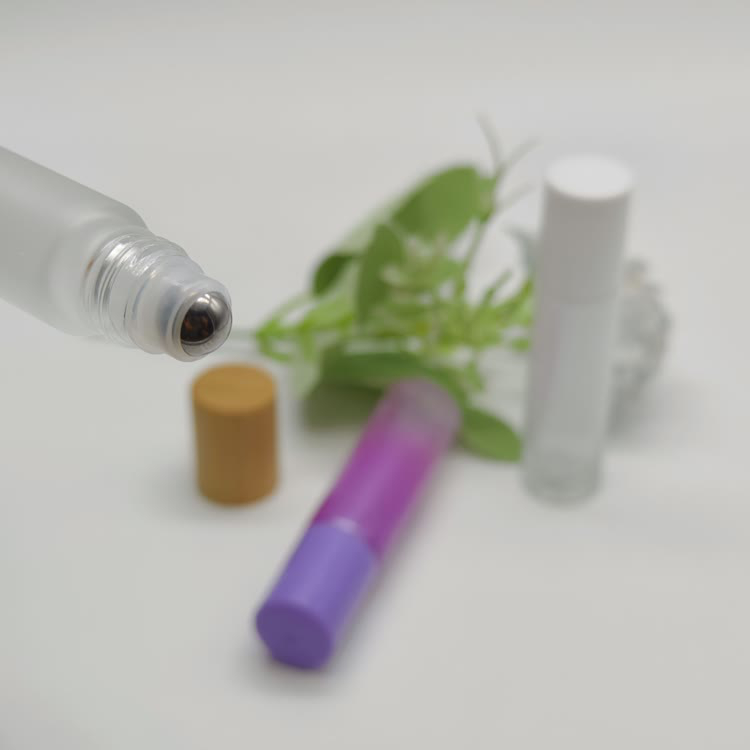 Roll on Bottle2516.jpg