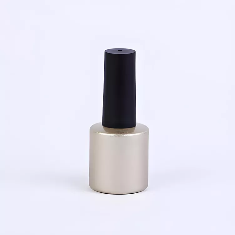 Factory manufacturing bottle nail polish