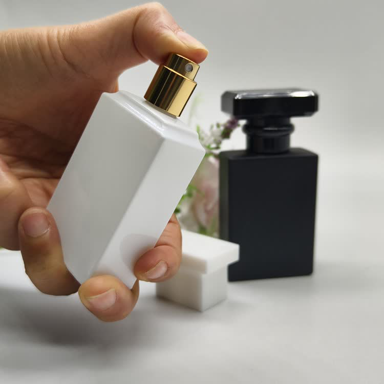 perfume bottle2645.jpg